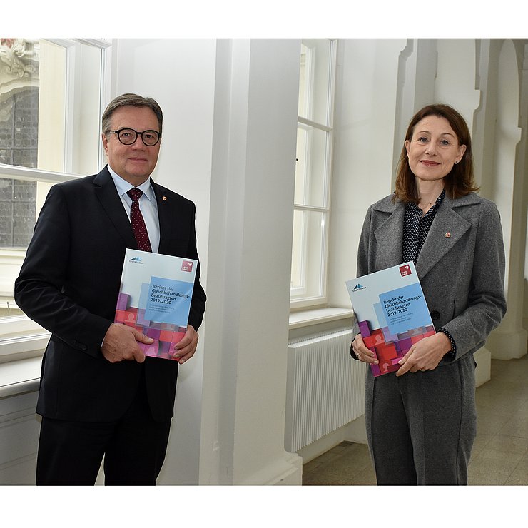 Landeshauptmann Günther Platter und Landesrätin Annette Leja verweisen anlässlich des Internationalen Tags der Menschen mit Behinderungen auf den Bericht der Gleichbehandlungsbeauftragten 2019/2020, der die Maßnahmen zur Verwirklichung der Gleichbehandlung in der Tiroler Landesverwaltung und den tirol kliniken darstellt.
