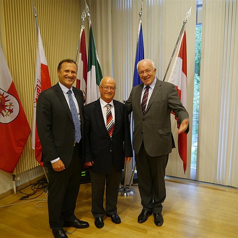 v.l. Tirol-Büro-Direktor Richard Seeber, Buchautor Heinz Wieser, LTP Herwig van Staa