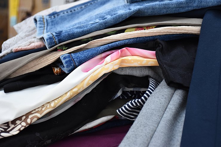 © Land Tirol/Knabl Stapel Kleidung