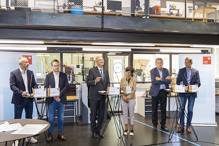 © Land Tirol/Die Fotografen Foto bei der PK im Gebäude