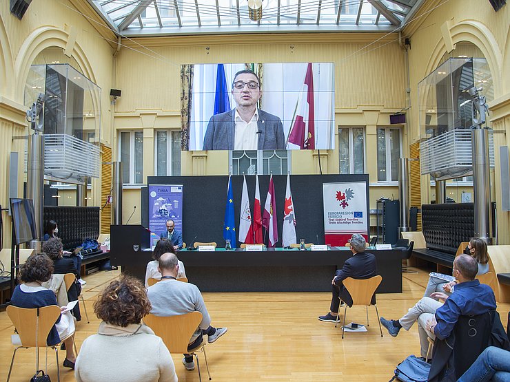 © Landespresseagentur Südtirol/Fabio Brucculeri Videobotschaft von LH Fugatti bei der Fachtagung zum Euregio-Wetterdienst TINIA