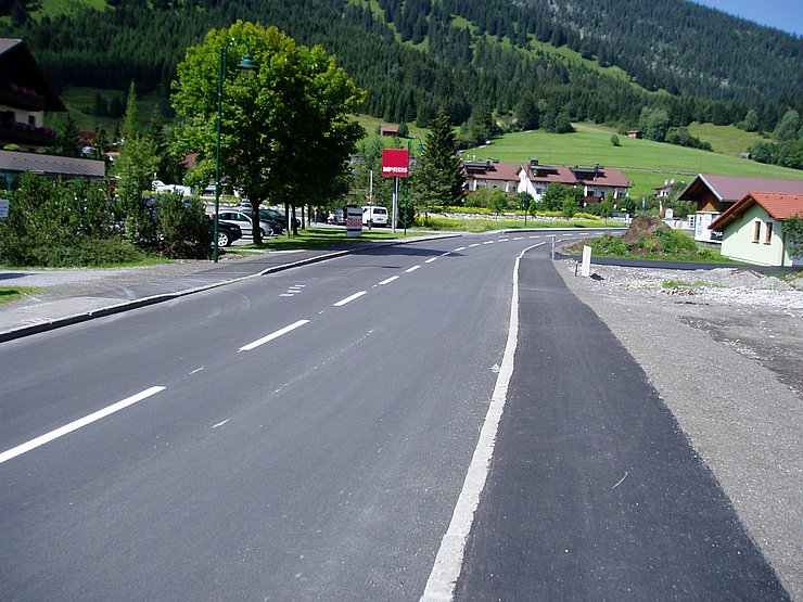 Neue Trassenführung & rechtseitige Gehsteigerrichtung