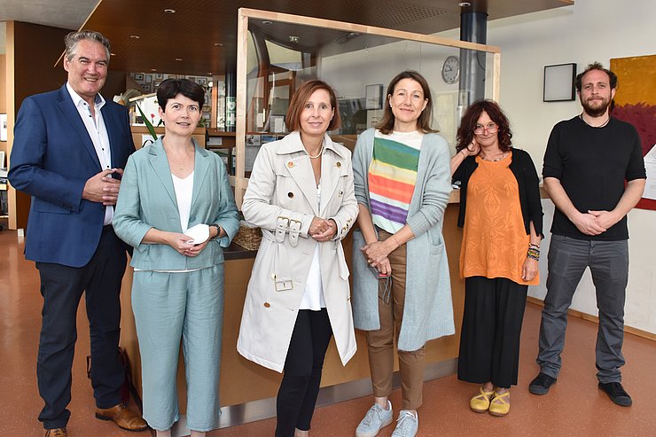 Landesrätinnen besuchen Mentlvilla.