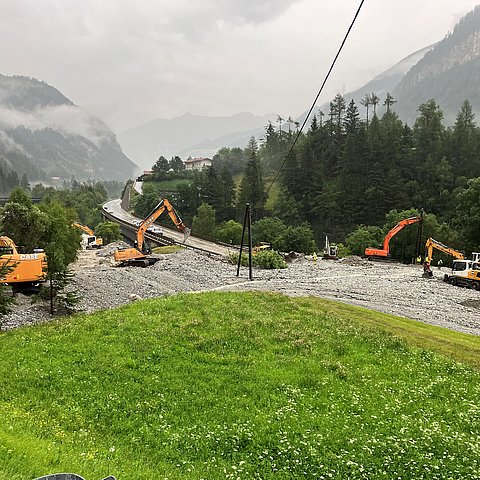 Bild der Mure, Bagger darauf 