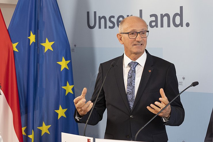 LH Anton Mattle bei der Pressekonferenz im Anschluss an die Klausur. 
