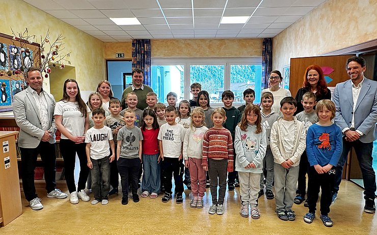 © Land Tirol Gruppenaufnahme einer Schulklasse.