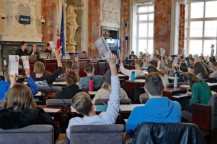 © Landtagsdirektion Tirol/Oswald Die Beschlüsse des SchülerInnenparlaments bekommen künftig eine noch größere Reichweite.