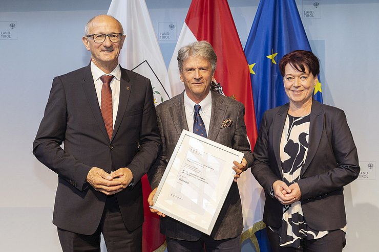 © Land Tirol/Die Fotografen Drei Menschen auf einem Foto.