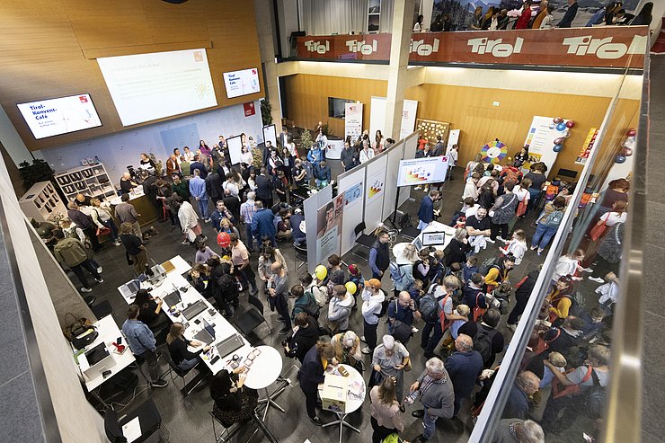 Das Tirol Konvent Cafe im großen Saal war ständig gut besucht.
