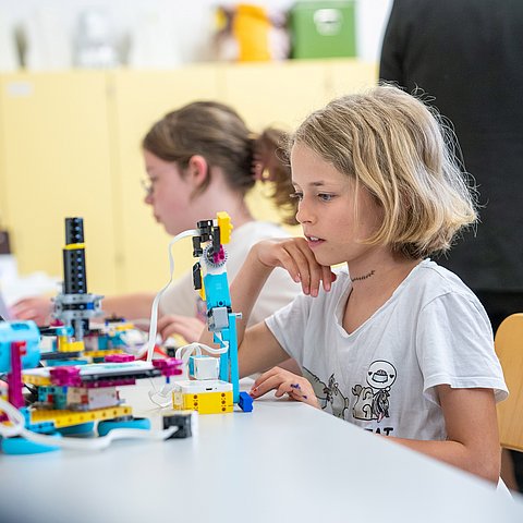 Tirol wird mit flächendeckenden Angeboten zum MINT-Bundesland – wie hier in der MINT-Pilotschule MS Kematen.
