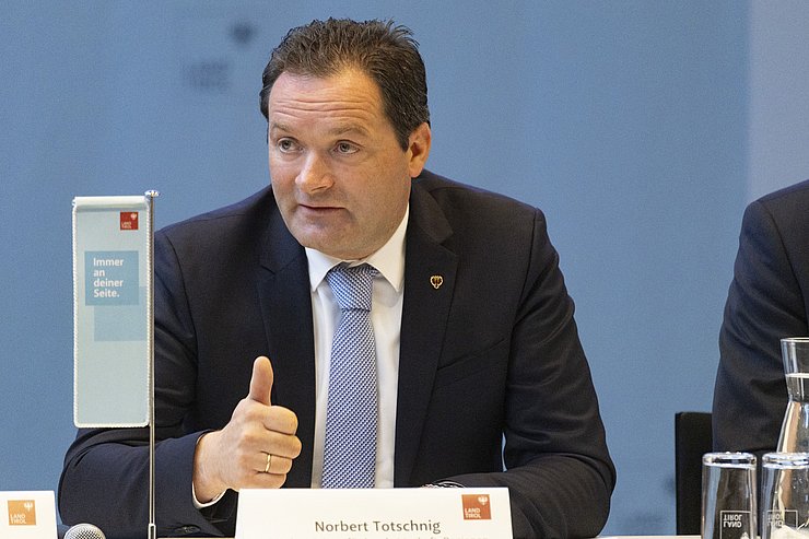 © Land Tirol/Die Fotografen Minister Norbert Totschnig sicherte Tirol heute unter anderem auch zusätzliche finanzielle Unterstützung zu und hob die große Kompetenz in Tirol rund um den Forst- und Waldbereich hervor.