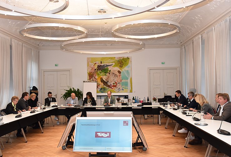 © Land Tirol/Pichler Überblicksfoto Besprechung