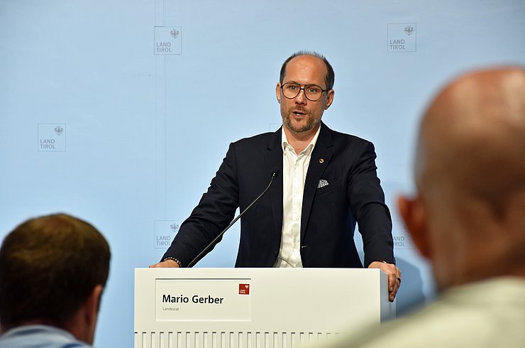 © Land Tirol/Brandhuber Landesrat Gerber am Rednerpult