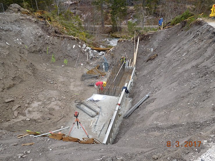 © Land Tirol/Bernhard Somweber Verlegen der Bewehrung Widerlager Süd