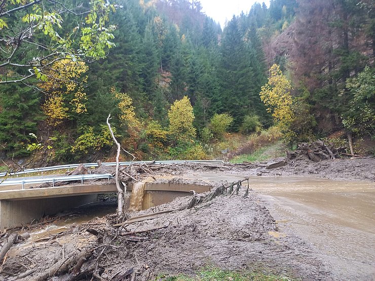 © BBA Lienz Murenabgang auf der Straße.