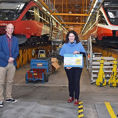 v.li.: VCÖ-Experte Michael Schwendinger, LHStvin Ingrid Felipe und ÖBB-Regionalmanager Rene Zumtobel rufen zur Teilnahme am VCÖ-Mobilitätspreis auf. 