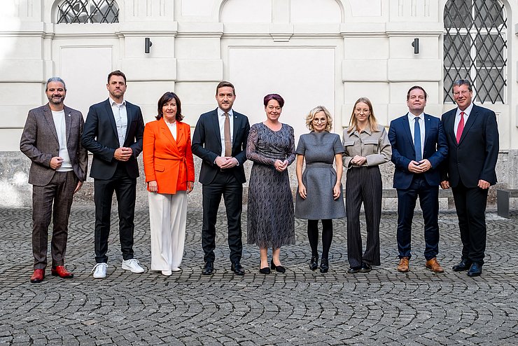 © Tiroler Landtag/Christanell Die Mitglieder des Obleuterates (v.li.): KO Markus Sint, KO Gebi Mair, KO Birgit Obermüller, VP Dominik Mainusch, LTPin Sonja Ledl-Rossmann, VPin Elisabeth Blanik, KO Elisabeth Fleischanderl, KO Markus Abwerzger und KO Jakob Wolf