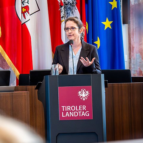 Susanne Reitmair-Juarez erläuterte die Ergebnisse ihres Dissertationsprojekts.