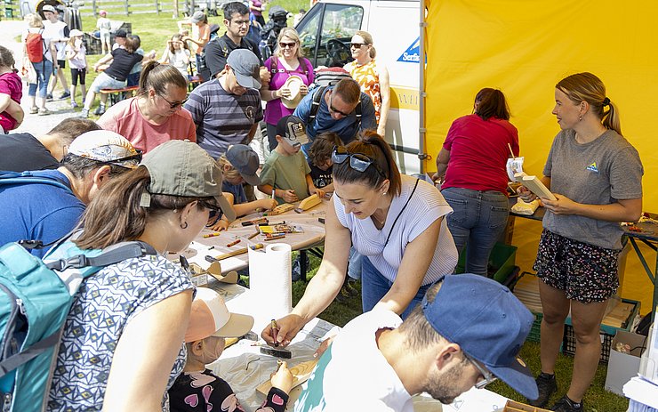 Auch kreatives Werken mit Familienlandesrätin Astrid Mair stand im Mittelpunkt.