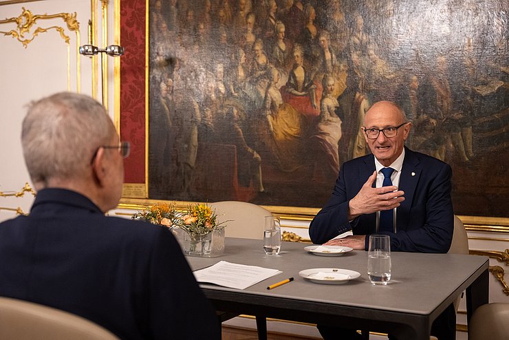 Landeshauptmann Anton Mattle im Gespräch mit Bundespräsident Alexander Van der Bellen.