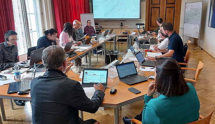 Besprechung der Einsatzleitung