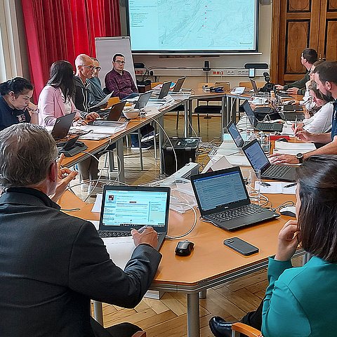 Besprechung der Einsatzleitung