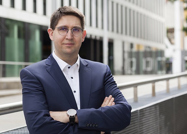 © AMS/Die Fotografen AMS-Landesgeschäftsführer Alfred Lercher: „Die überbetriebliche Lehrausbildung ist in Tirol das ‚Auffangnetz‘ für alle, die aus unterschiedlichen Gründen keinen Ausbildungsplatz finden.“