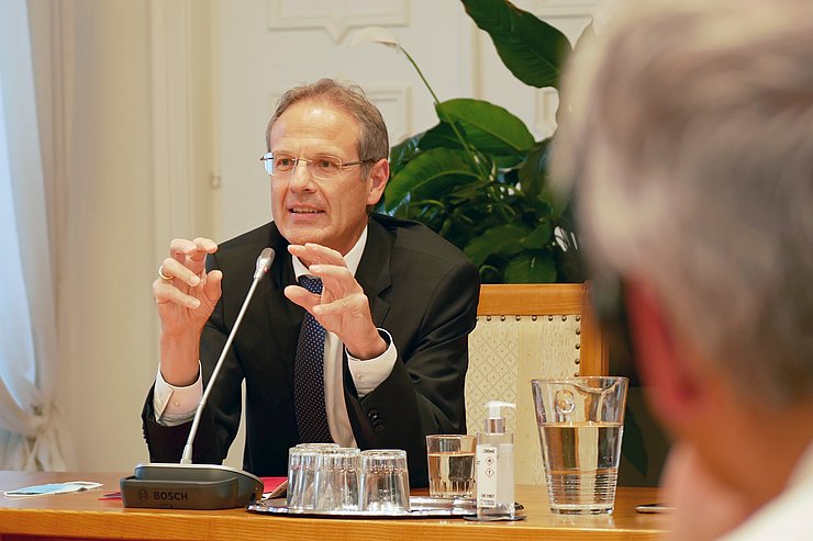 © Landtagsdirektion Tirol/Oswald Professor Walter Obwexer, Leiter des EuregioLabs, über die Ideen seiner Denkfabrik.