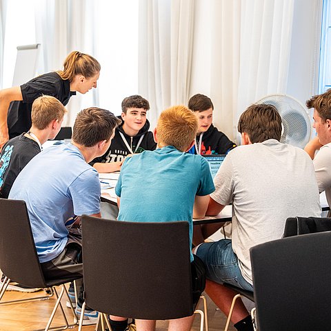 Rund 450 SchülerInnen aus ganz Tirol nahmen an der Demokratielandschaft 2024 teil.