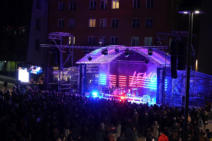 Grandioser Abschluss des Tages der offenen Tür am Landhausplatz in Innsbruck mit einem Konzert von Lemo bei freiem Eintritt.