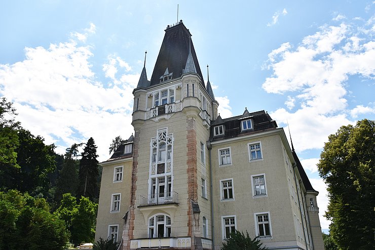 Foto Schloss Mentlberg von außen