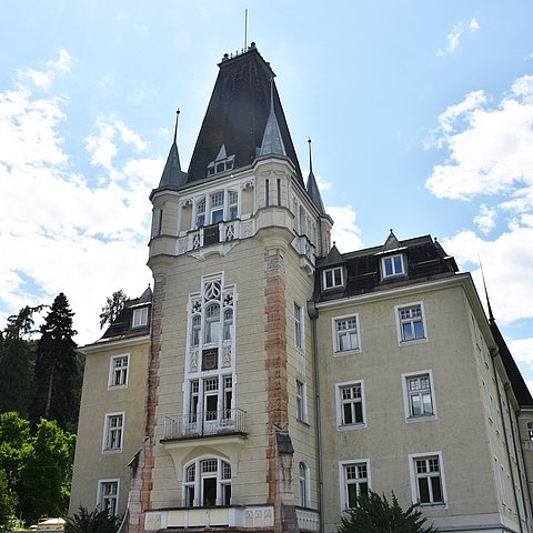 Foto Schloss Mentlberg von außen