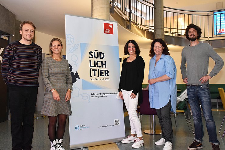 Gruppenfoto im Kino vor Rollup