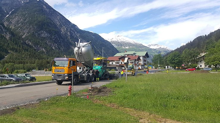 Einbau untere Asphalttragschicht 