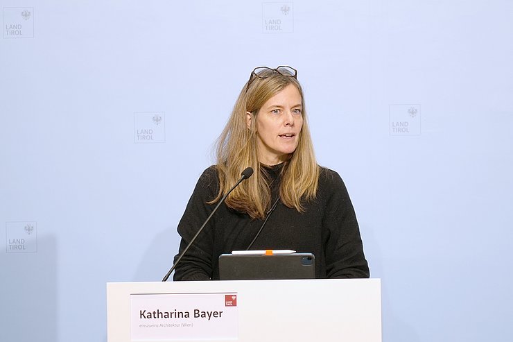 Bayer sprechend bei PK