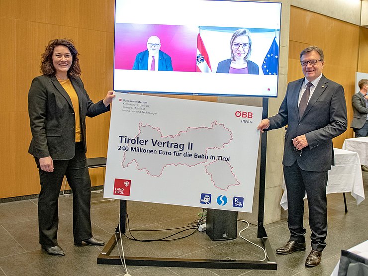 © Land Tirol/G.Berger Landeshauptmann Günther Platter und Landeshauptmann-Stellvertreterin Ingrid Felipe bei der Pressekonferenz