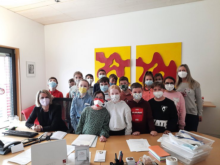 © BH Reutte Klasse 4c der Volksschule Reutte besucht die Bezirkshauptmannschaft