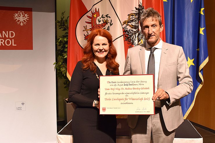 Cornelia Hagele mit Andreas Bernkop-Schnürch.