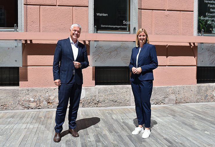 Bezirkshauptmann und neue Bürgermeisterin