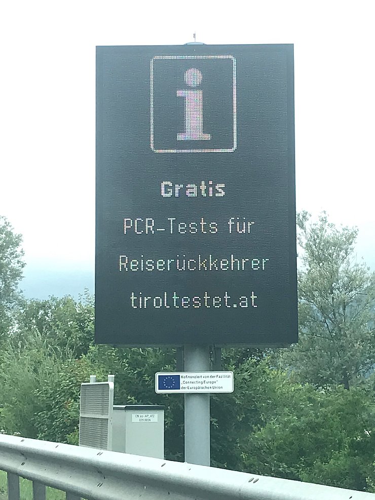 LED Wall mit Schriftzug