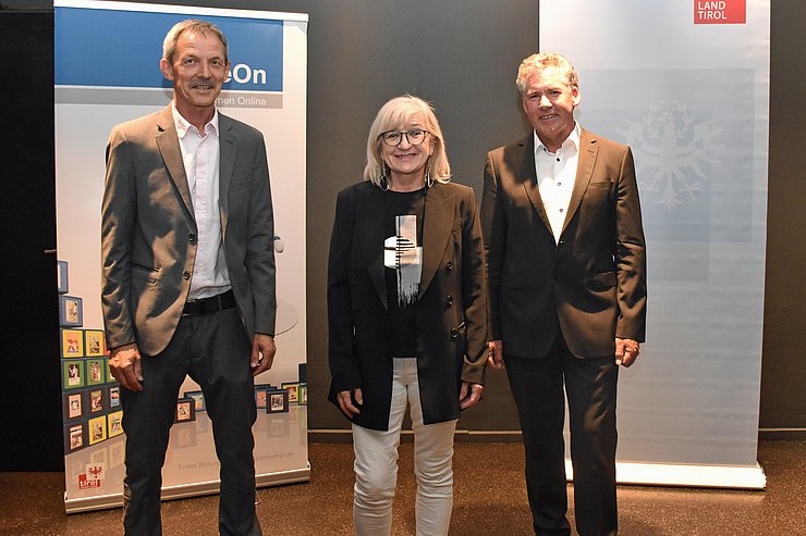 © Land Tirol/Huldschiner LRin Beate Palfrader mit dem Leiter des Medienzentrums Tirol Michael Kern und dem Leiter des Tiroler Bildungsinstituts Franz Jenewein