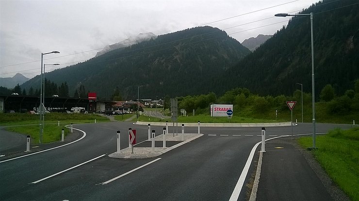 Fertige Kreisverkehrsanlage Blickrichtung Haldensee 