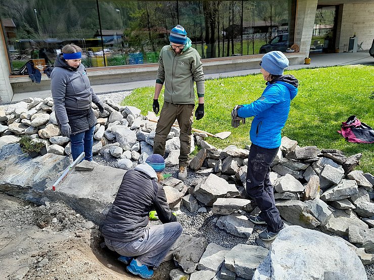 © Thomas Schmarda Eine Trockenstein-Mauer entsteht...