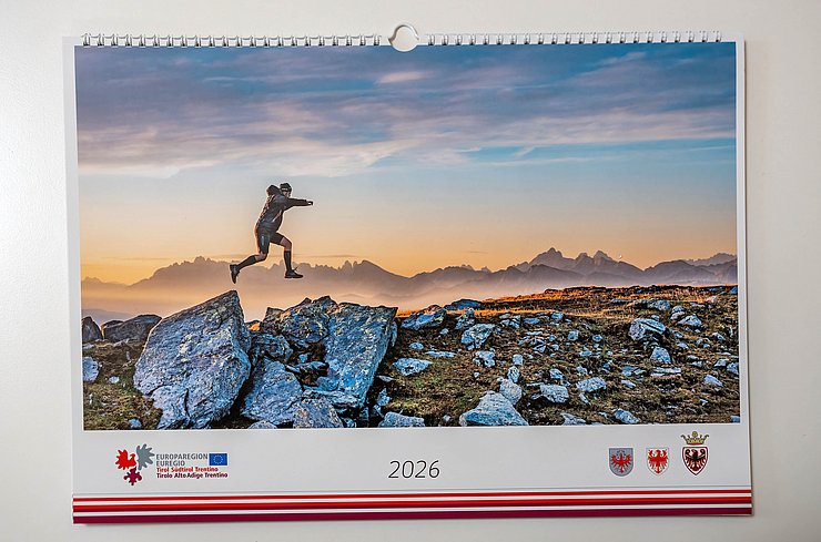 © Land Tirol/Jovanovic Das Titelbild des Euregio-Kalenders 2026.