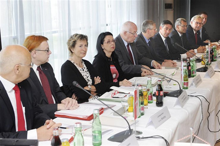 © Kärntner Landtag – Abdruck honorarfrei Während der Sitzung; in Bildmitte LTP van Staa