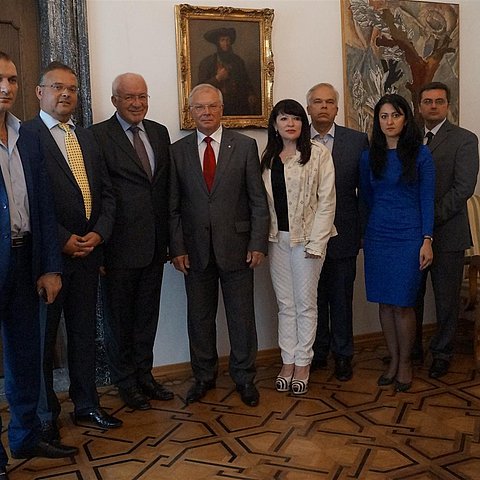 In der Bildmitte LTP Herwig van Staa,flankiert links von NR Gerald Hauser, sowie rechts von Yuri Stetsenko, Svetlana Jarovaya und Vasili Popandopulo