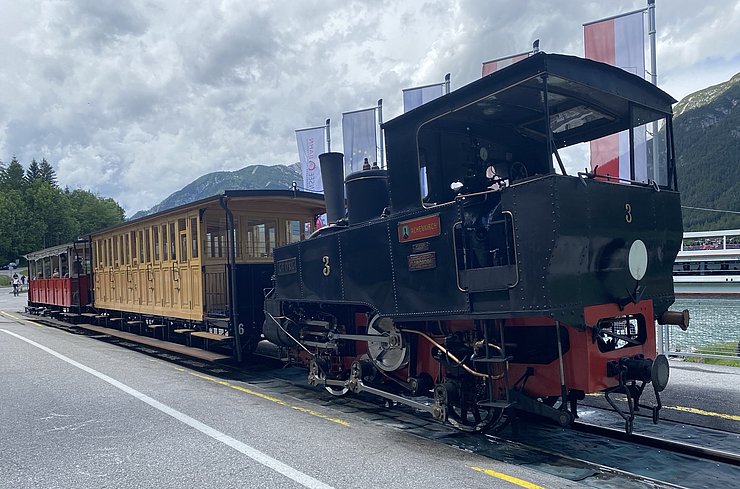 Das Bundesministerium hat per Bescheid die Konzession für die Achenseebahn bis 31.12.2034 verlängert.