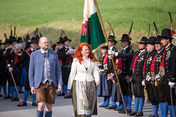 © Gemeinde Terfens/Arthur Simmerle Abschreiten der Front