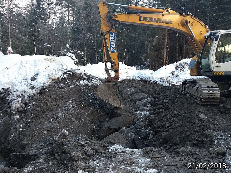 Der Buhnenkopf wird neu errichtet …