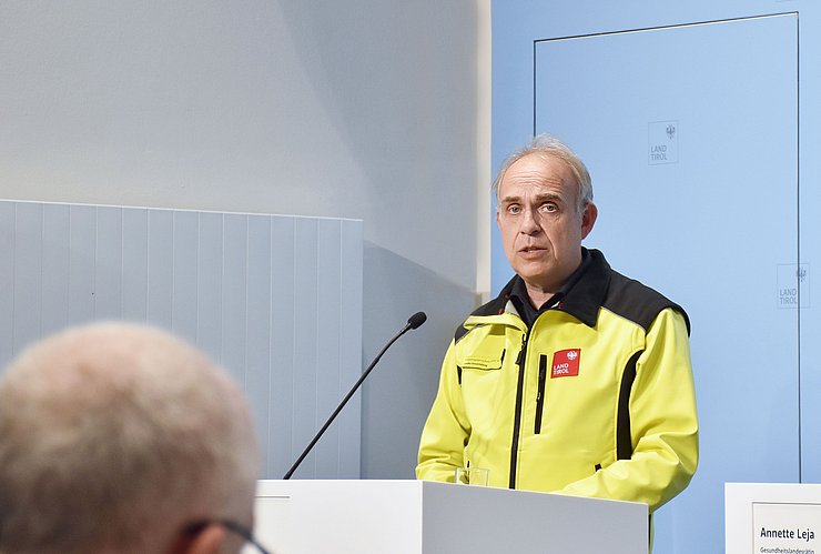 © Land Tirol/Pölzl Elmar Rizzoli bei der Pressekonferenz